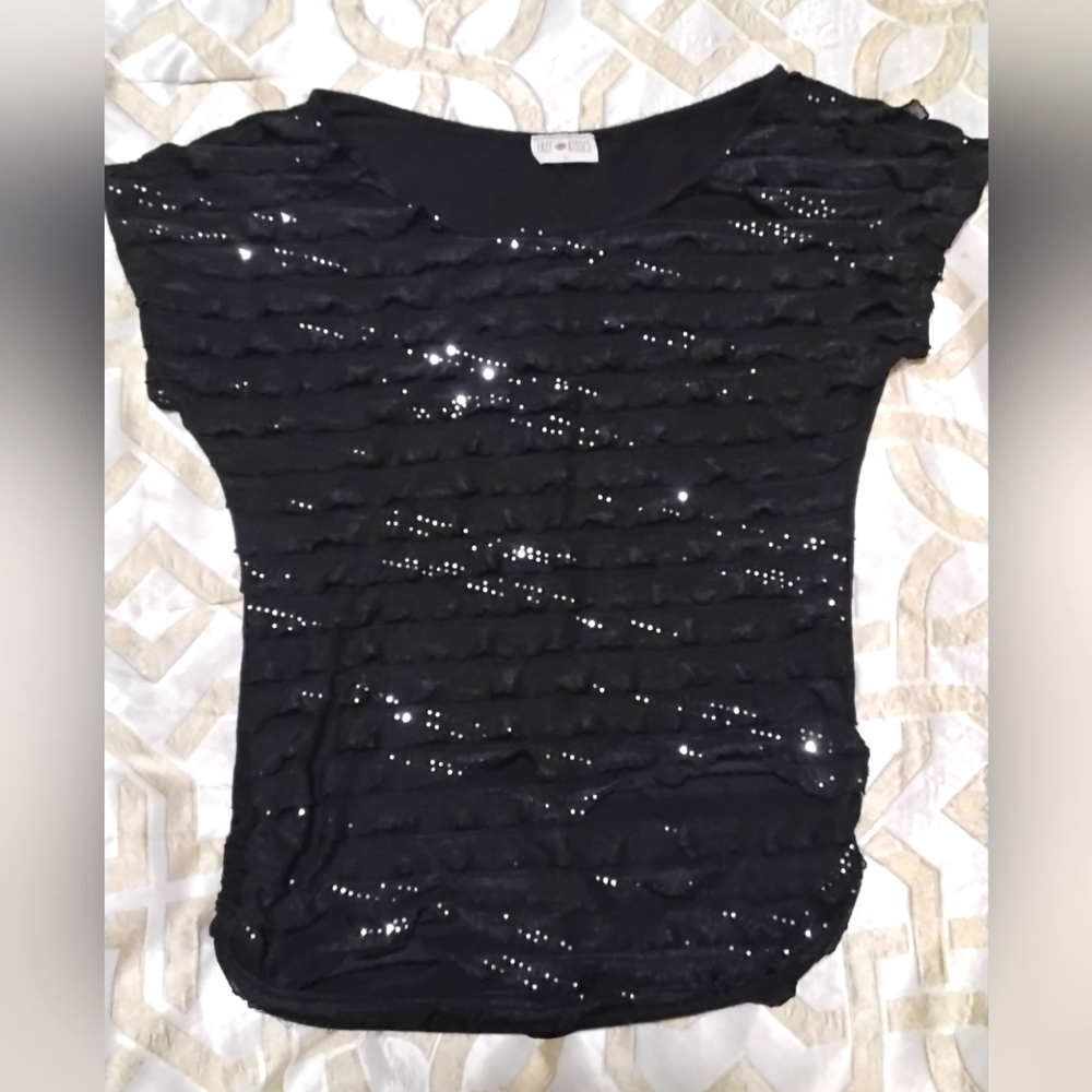 Free kisses dress shirt size large